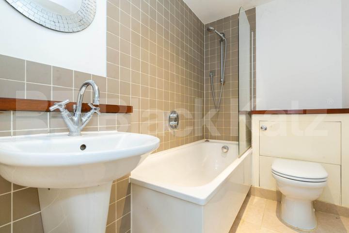 Top floor 3 bedroom in Hackney close to Hackney Downs Park Goulton Road, Hackney Central